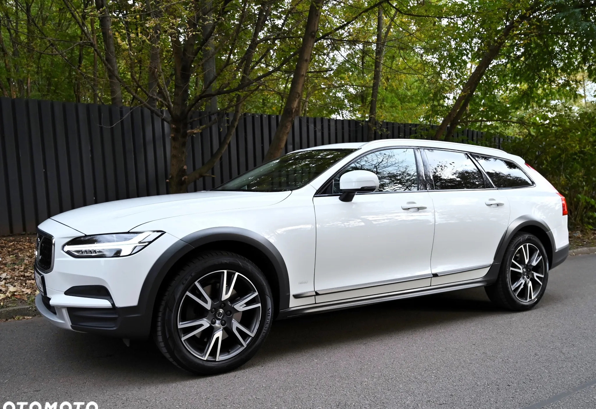 Volvo V90 Cross Country cena 129900 przebieg: 169000, rok produkcji 2019 z Pobiedziska małe 781